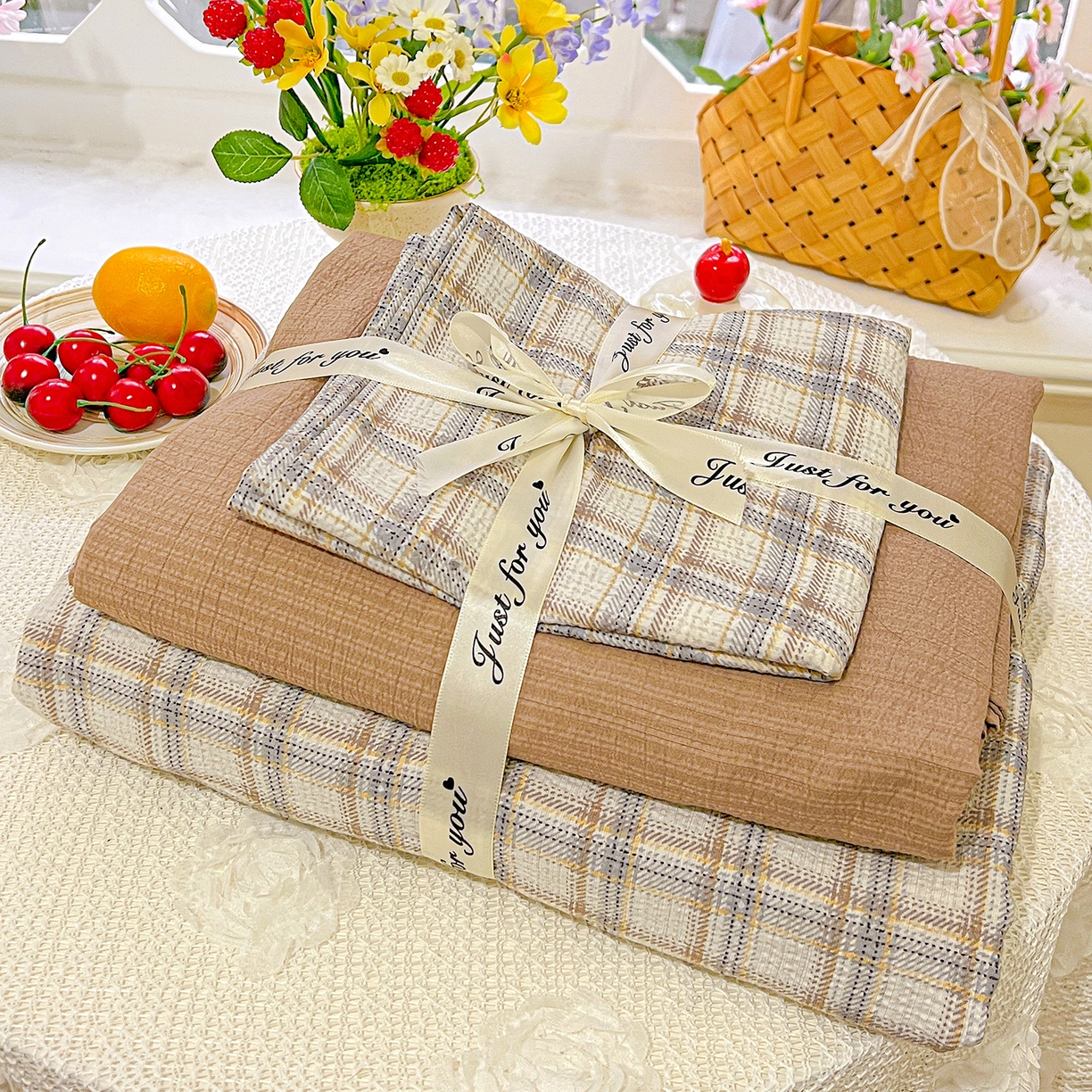 91家纺网 家纺一手货源 找家纺 仟人梦 2026新款云感双层纱印花四件套 时尚格调