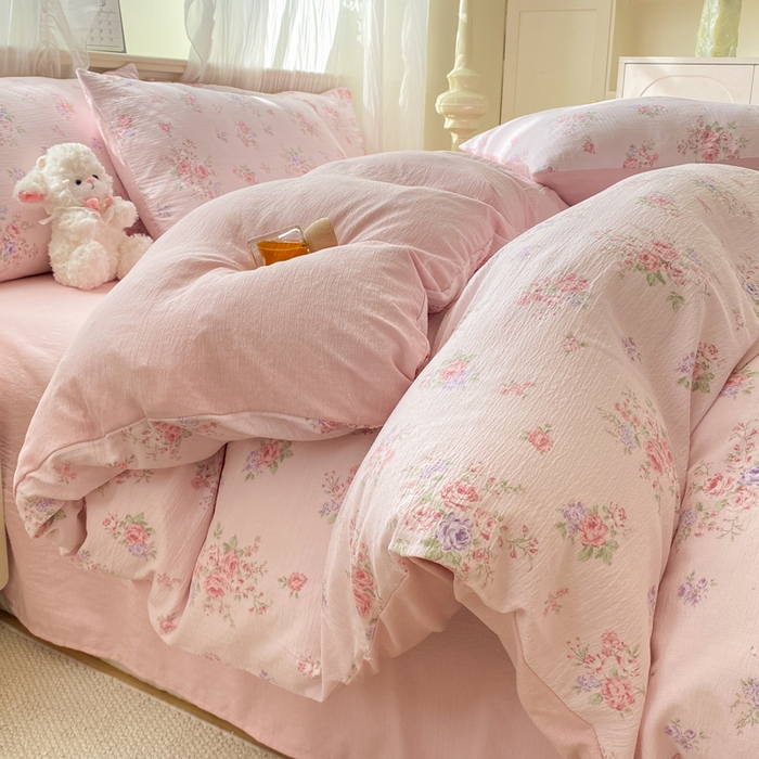 91家纺网 家纺一手货源 找家纺 红日子纺织品  2026春夏新款云感小清新皱皱纱四件套 蔷薇序曲