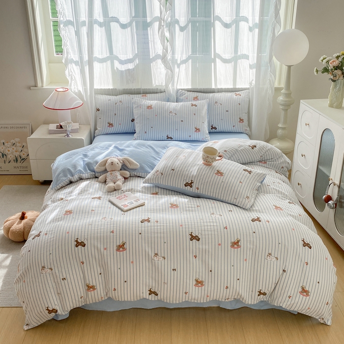 91家纺网 家纺一手货源 找家纺 红日子纺织品  2026春夏新款云感小清新皱皱纱四件套 童年木马