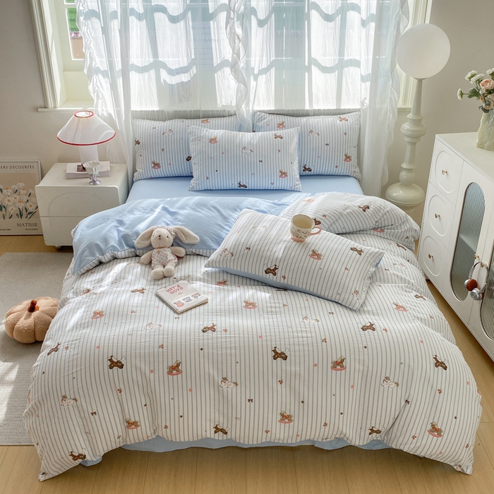 91家纺网 家纺一手货源 找家纺 红日子纺织品  2026春夏新款云感小清新皱皱纱四件套 童年木马