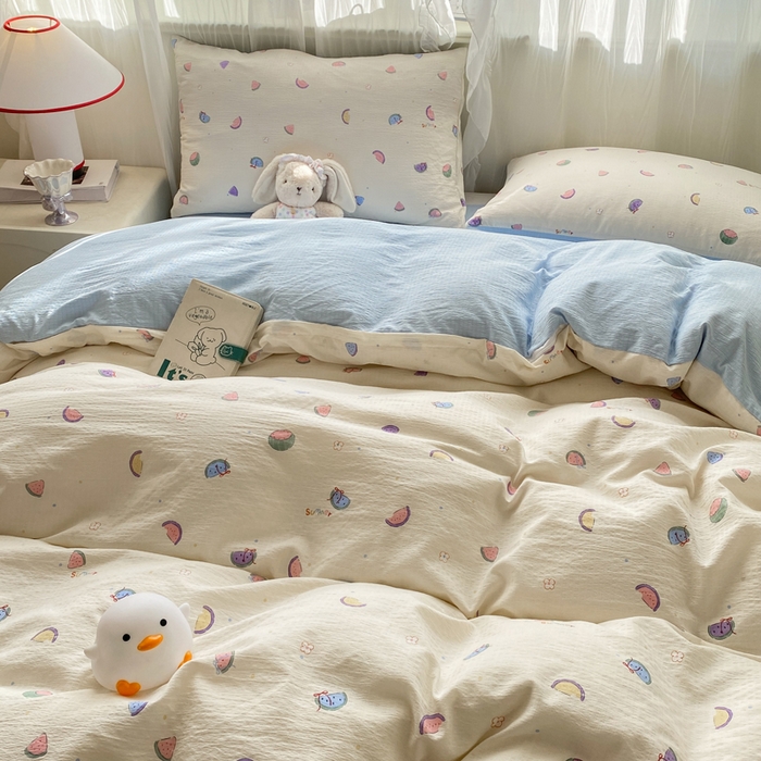 91家纺网 家纺一手货源 找家纺 红日子纺织品  2026春夏新款云感小清新皱皱纱四件套 夏日缤纷