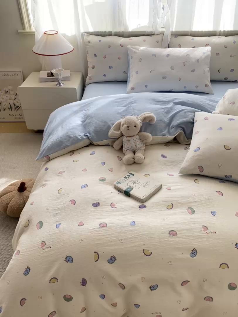 91家纺网 家纺一手货源 找家纺 红日子纺织品  2026春夏新款云感小清新皱皱纱四件套 夏日缤纷