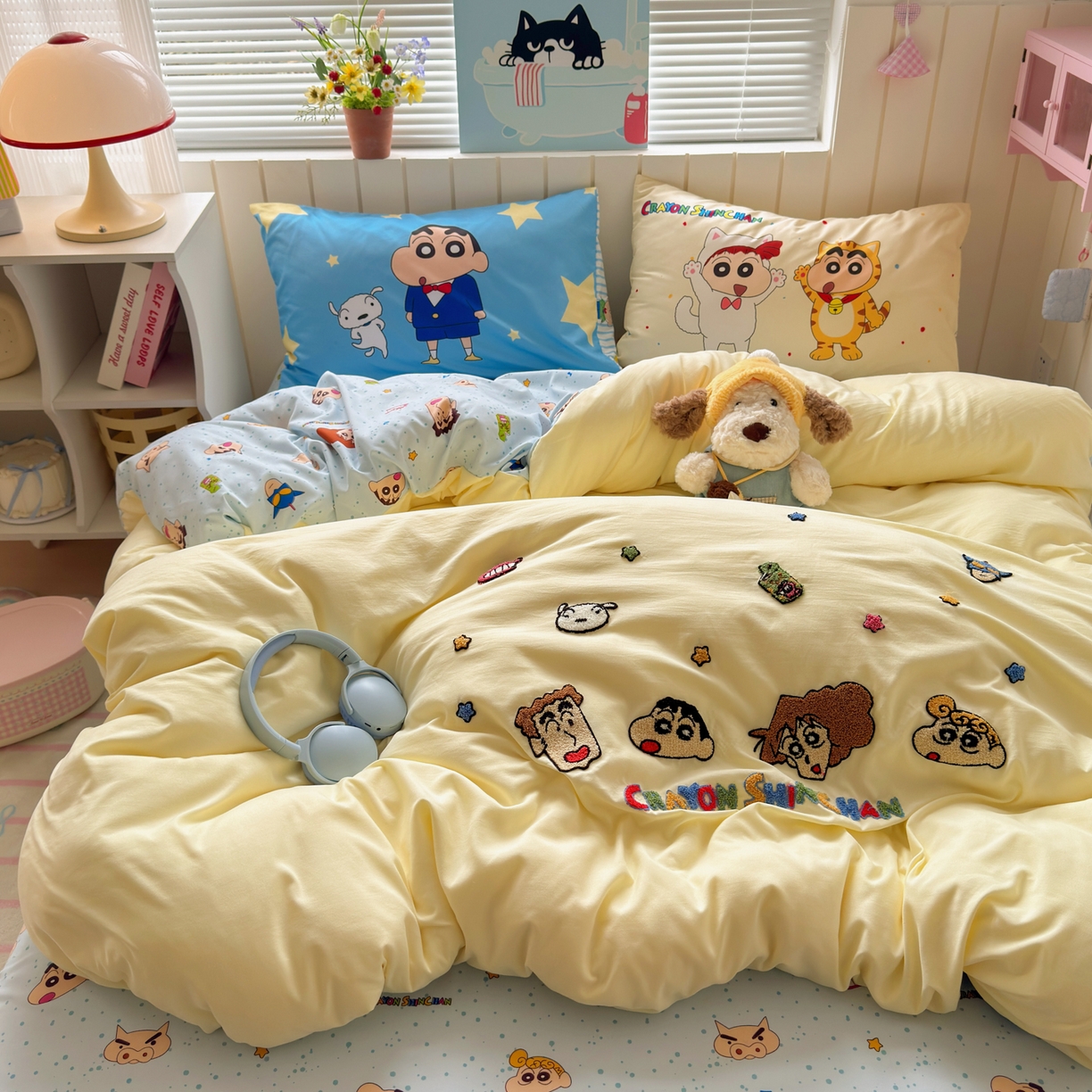 91家纺网 家纺一手货源 找家纺 （总）一霖家纺 2026新款正品蜡笔小新高克重云朵棉毛巾绣数码枕套系列四件套热推款