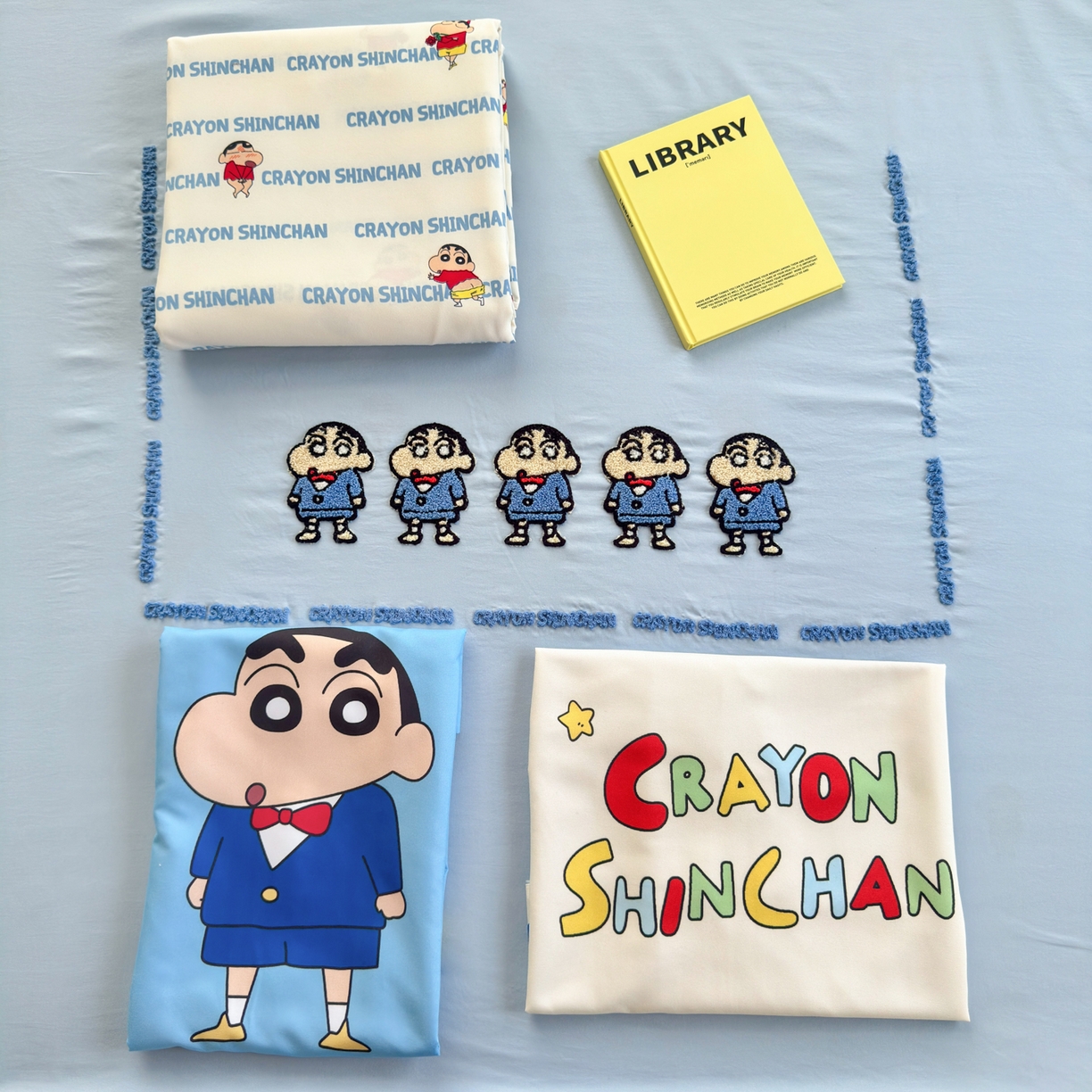 91家纺网 家纺一手货源 找家纺 一霖家纺 2026新款正品蜡笔小新高克重云朵棉毛巾绣数码枕套系列四件套热推款 小新BIUBIU