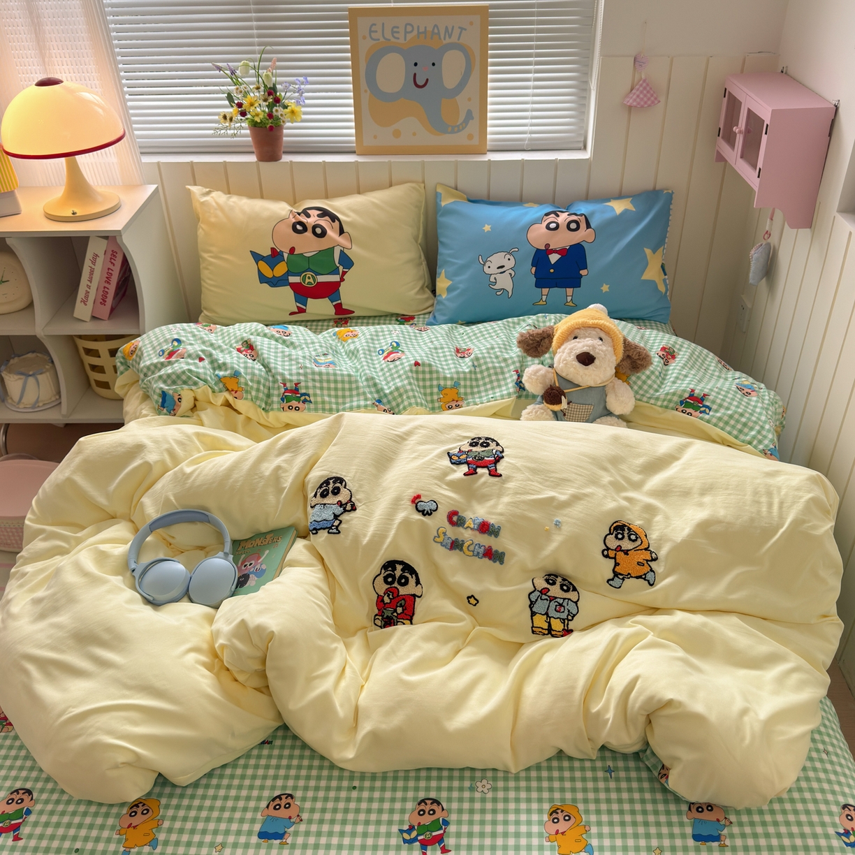 91家纺网 家纺一手货源 找家纺 一霖家纺 2026新款正品蜡笔小新高克重云朵棉毛巾绣数码枕套系列四件套热推款 动感光波