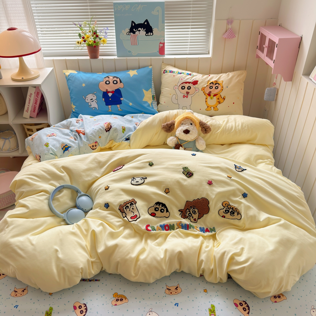 91家纺网 家纺一手货源 找家纺 一霖家纺 2026新款正品蜡笔小新高克重云朵棉毛巾绣数码枕套系列四件套热推款 呆萌蜡笔小新