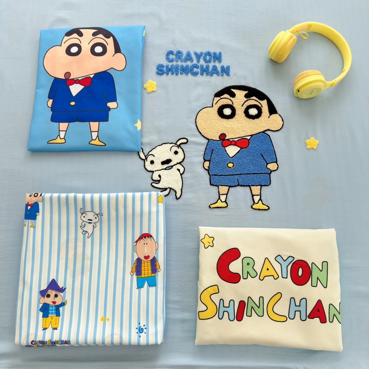 91家纺网 家纺一手货源 找家纺 一霖家纺 2026新款正品蜡笔小新高克重云朵棉毛巾绣数码枕套系列四件套热推款 海盐蜡笔小新