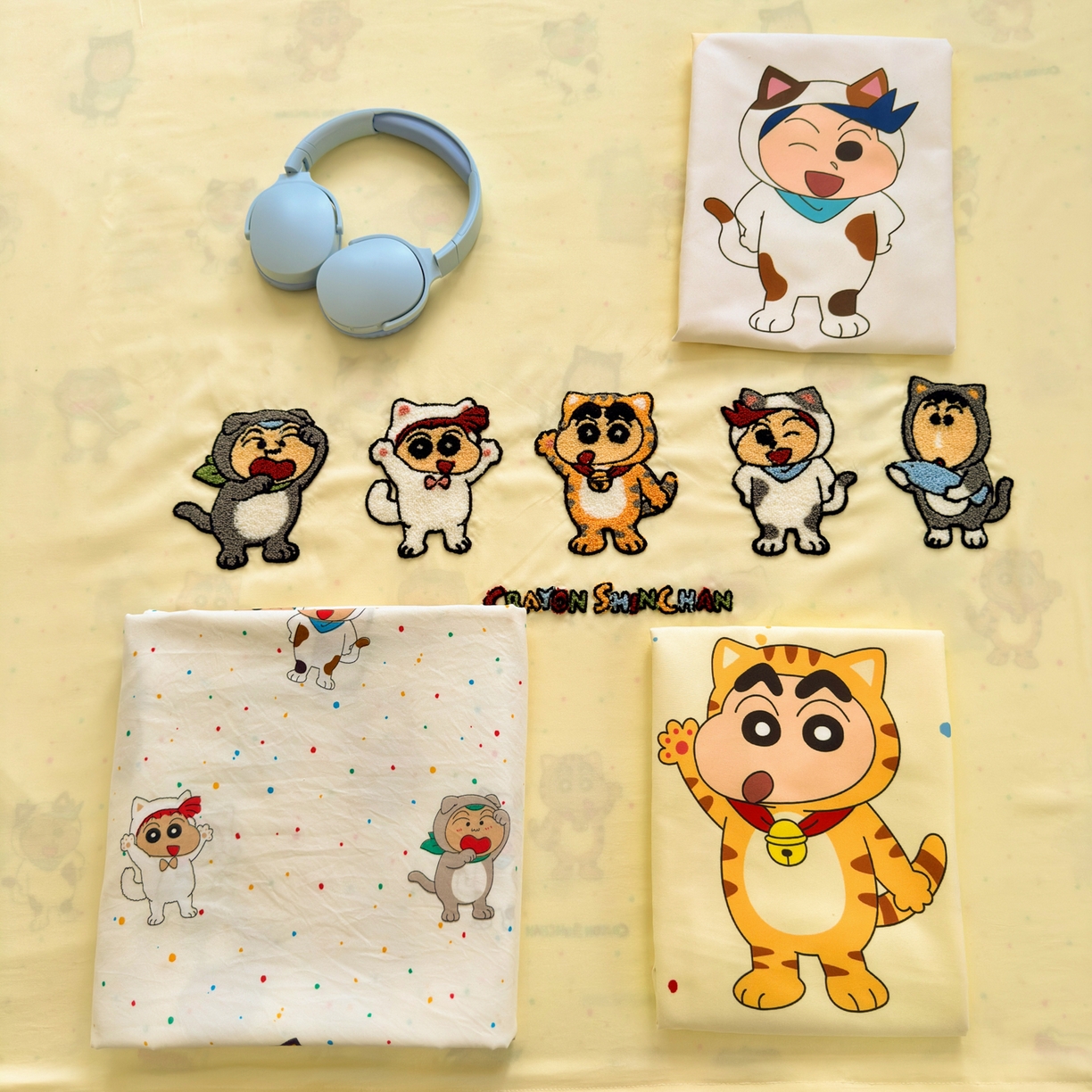 91家纺网 家纺一手货源 找家纺 一霖家纺 2026新款正品蜡笔小新高克重云朵棉毛巾绣数码枕套系列四件套热推款 小新变装秀