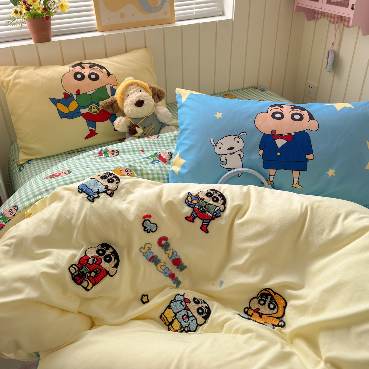 91家纺网 家纺一手货源 找家纺 一霖家纺 2026新款正品蜡笔小新高克重云朵棉毛巾绣数码枕套系列四件套热推款 动感光波