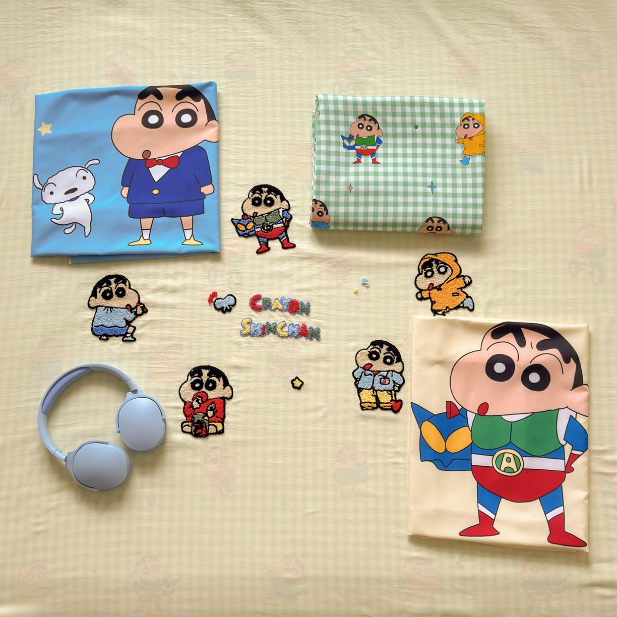 91家纺网 家纺一手货源 找家纺 一霖家纺 2026新款正品蜡笔小新高克重云朵棉毛巾绣数码枕套系列四件套热推款 动感光波