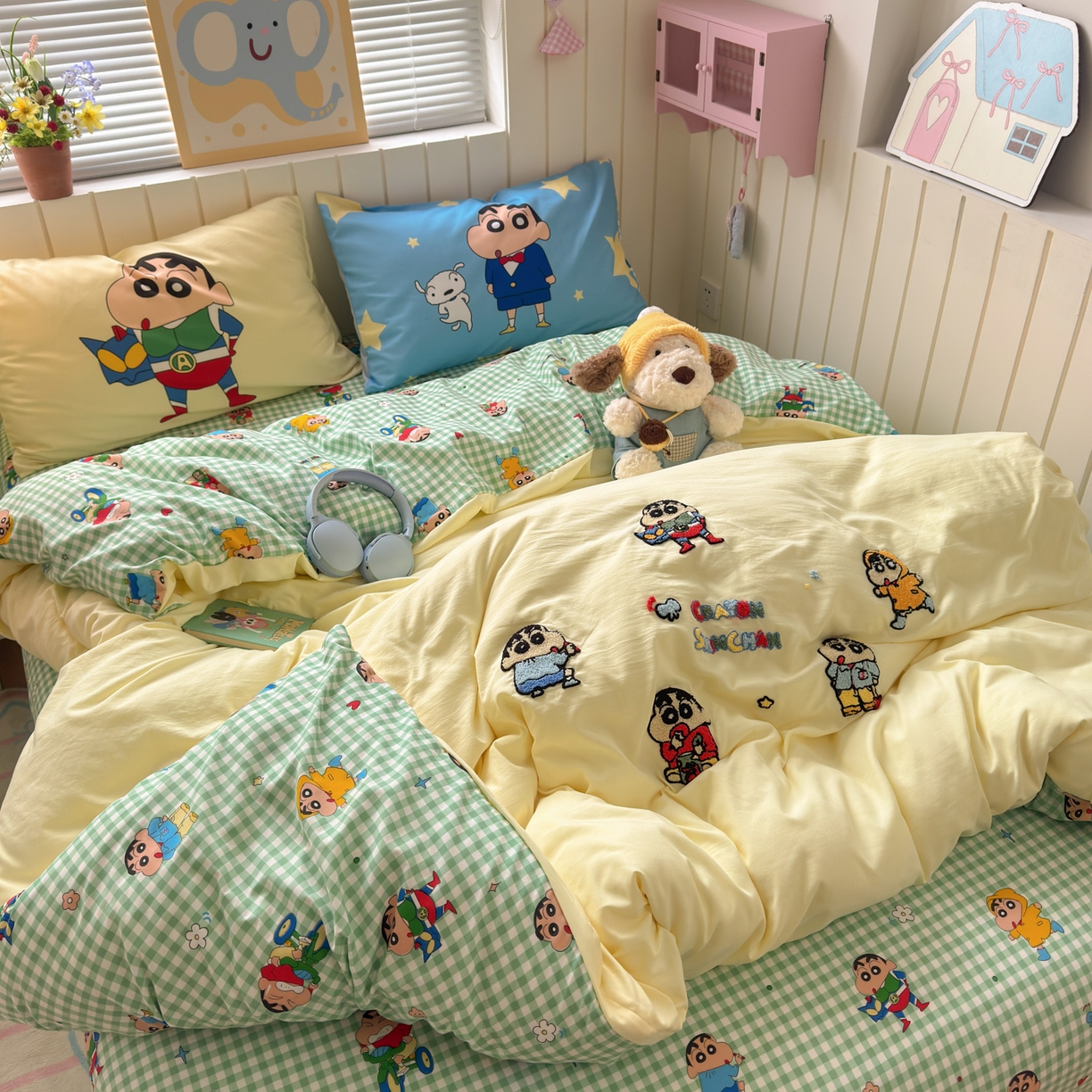 91家纺网 家纺一手货源 找家纺 一霖家纺 2026新款正品蜡笔小新高克重云朵棉毛巾绣数码枕套系列四件套热推款 动感光波