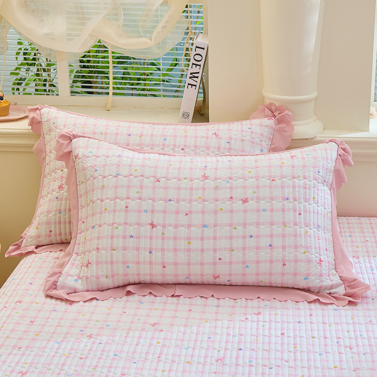 91家纺网 家纺一手货源 找家纺 彩亿家纺 2026新款A类古法水洗仿棉蕾丝床盖三件套 爱心格