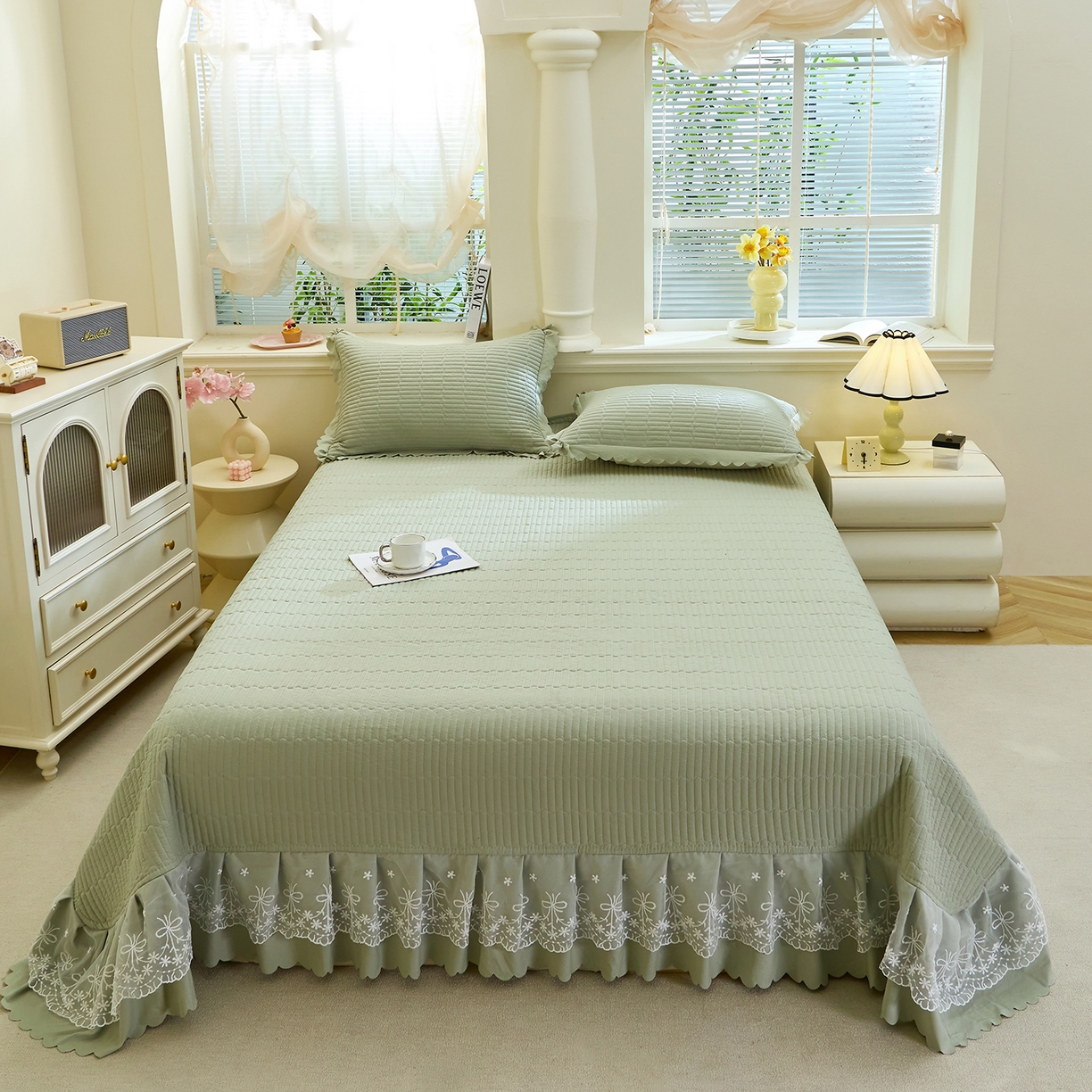 彩亿家纺 2026新款A类古法水洗仿棉蕾丝床盖三件套 苹果绿