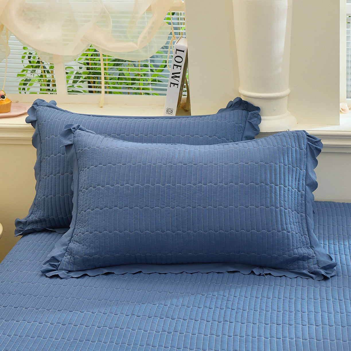 91家纺网 家纺一手货源 找家纺 彩亿家纺 2026新款A类古法水洗仿棉蕾丝床盖三件套 蔚蓝