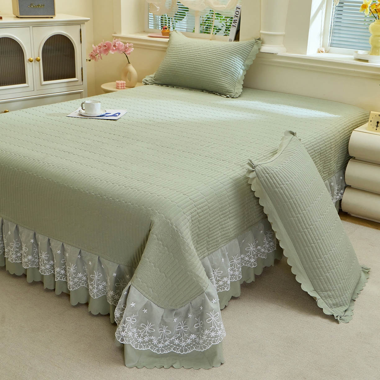 91家纺网 家纺一手货源 找家纺 彩亿家纺 2026新款A类古法水洗仿棉蕾丝床盖三件套 苹果绿