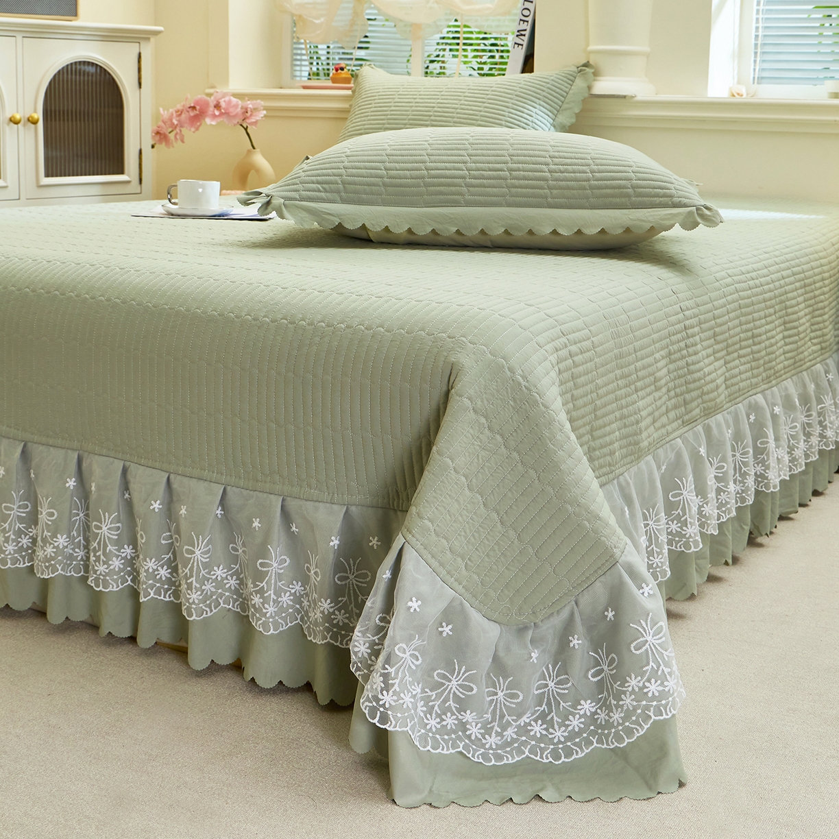 91家纺网 家纺一手货源 找家纺 彩亿家纺 2026新款A类古法水洗仿棉蕾丝床盖三件套 苹果绿