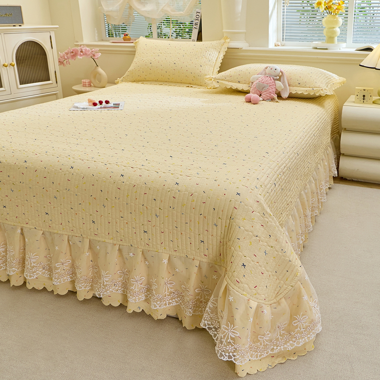 91家纺网 家纺一手货源 找家纺 彩亿家纺 2026新款A类古法水洗仿棉蕾丝床盖三件套 星星点点