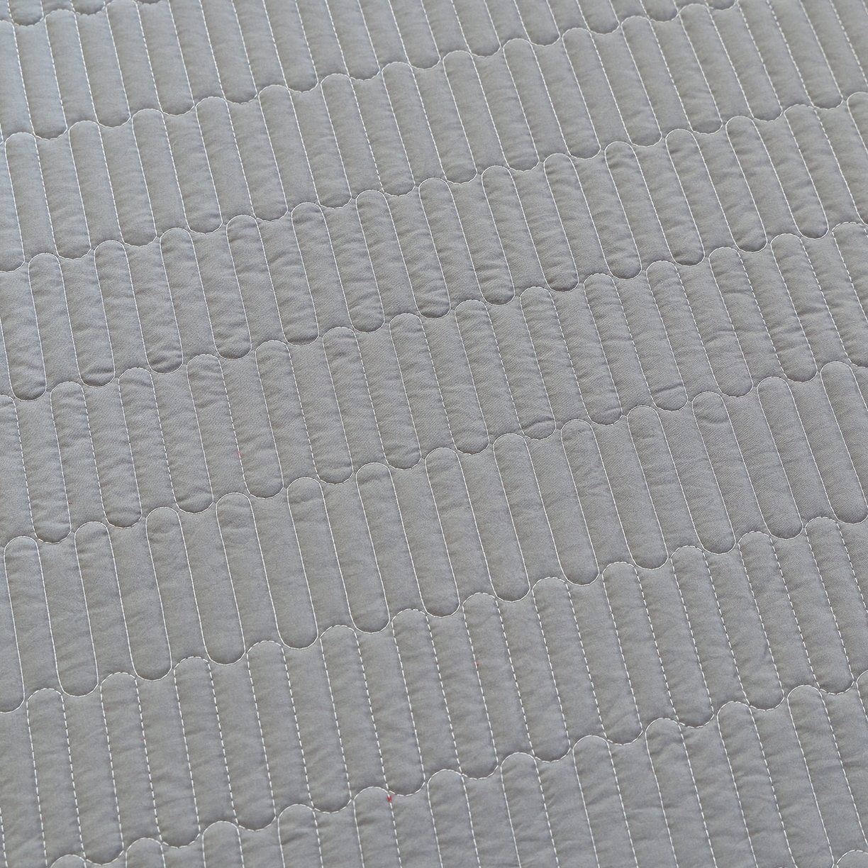 91家纺网 家纺一手货源 找家纺 彩亿家纺 2026新款A类古法水洗仿棉蕾丝床盖三件套 星河灰