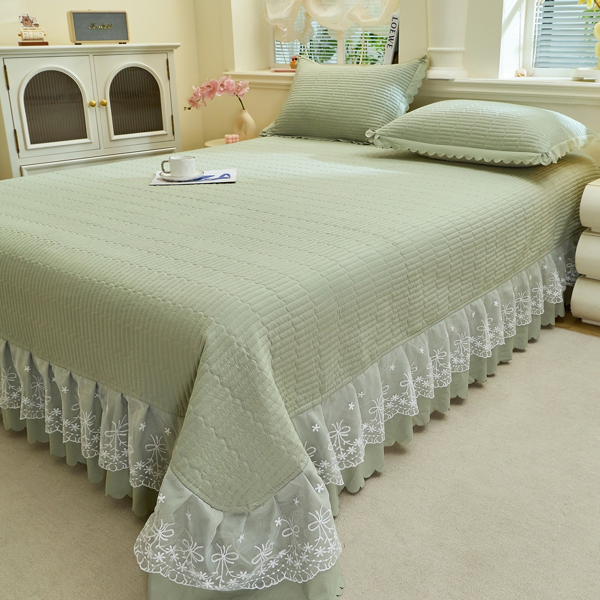 91家纺网 家纺一手货源 找家纺 彩亿家纺 2026新款A类古法水洗仿棉蕾丝床盖三件套 苹果绿