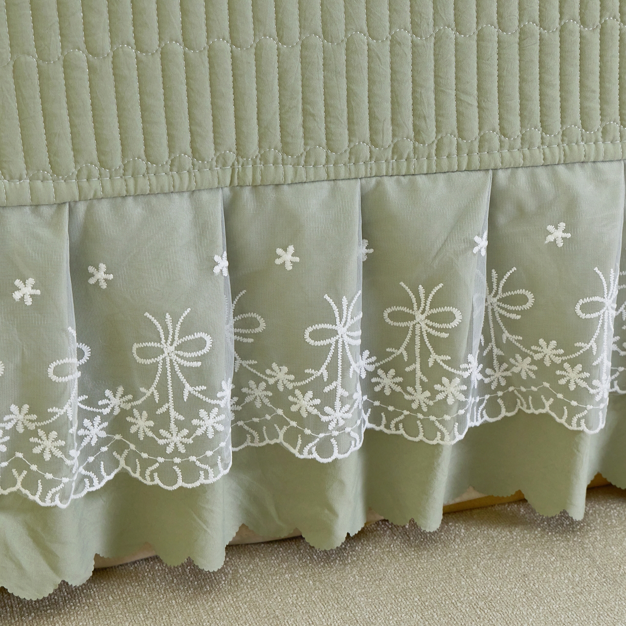 91家纺网 家纺一手货源 找家纺 彩亿家纺 2026新款A类古法水洗仿棉蕾丝床盖三件套 苹果绿