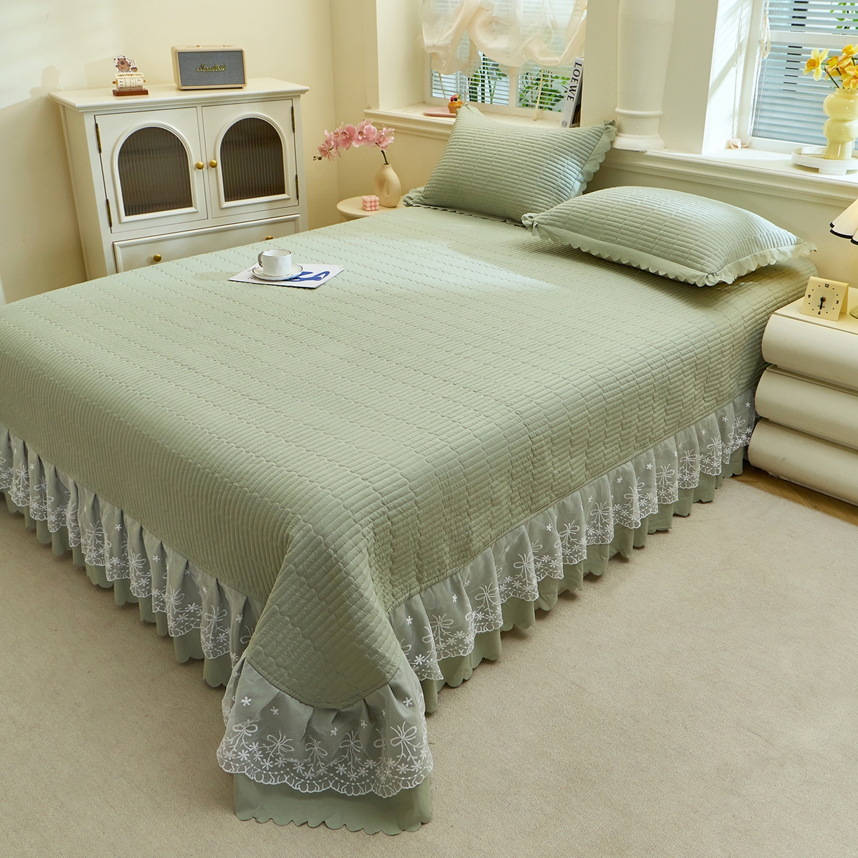 91家纺网 家纺一手货源 找家纺 彩亿家纺 2026新款A类古法水洗仿棉蕾丝床盖三件套 苹果绿