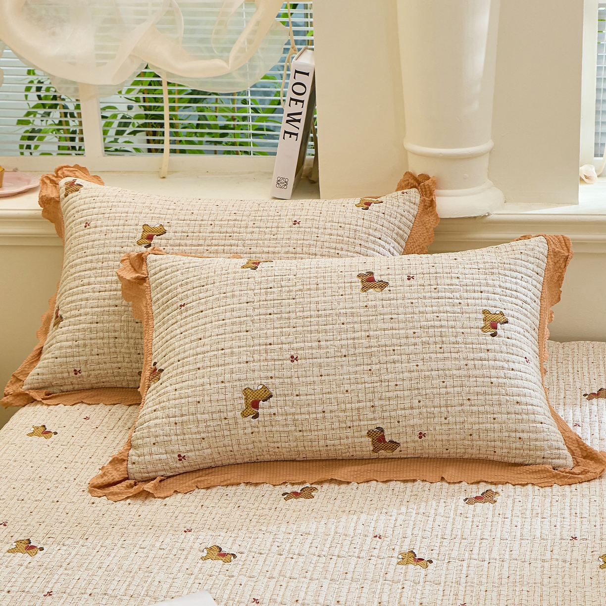 91家纺网 家纺一手货源 找家纺 彩亿家纺 2026新款A类古法水洗仿棉蕾丝床盖三件套 旋转木马