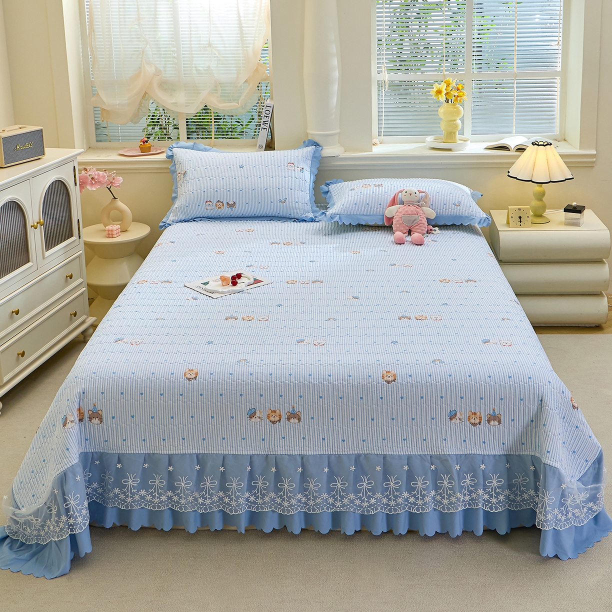 彩亿家纺 2026新款A类古法水洗仿棉蕾丝床盖三件套 猫猫乐园