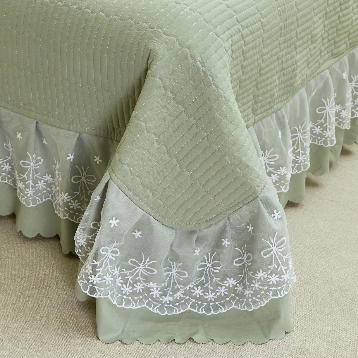 91家纺网 家纺一手货源 找家纺 彩亿家纺 2026新款A类古法水洗仿棉蕾丝床盖三件套 苹果绿