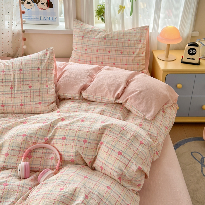 91家纺网 家纺一手货源 找家纺 佳鸿 2026新款泡芙棉软糯糯高克重110克四件套学生宿舍三件套单被套 爱心格