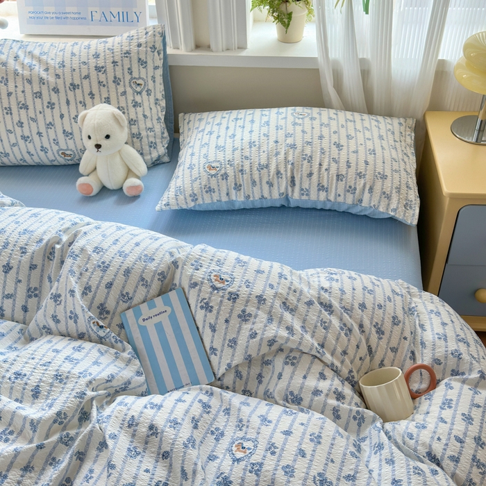 91家纺网 家纺一手货源 找家纺 佳鸿 2026新款泡芙棉软糯糯高克重110克四件套学生宿舍三件套单被套 蓝花小马