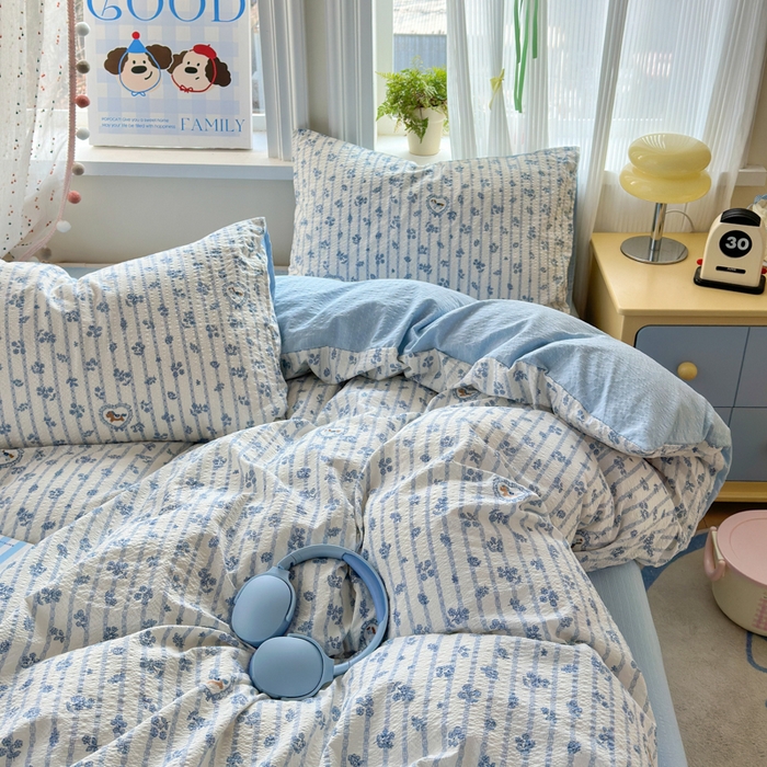 91家纺网 家纺一手货源 找家纺 佳鸿 2026新款泡芙棉软糯糯高克重110克四件套学生宿舍三件套单被套 蓝花小马