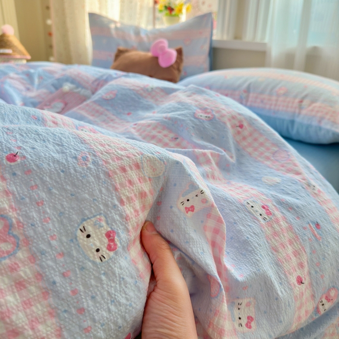 91家纺网 家纺一手货源 找家纺 佳鸿 2026新款泡芙棉软糯糯高克重110克四件套学生宿舍三件套单被套 kt喵喵蓝