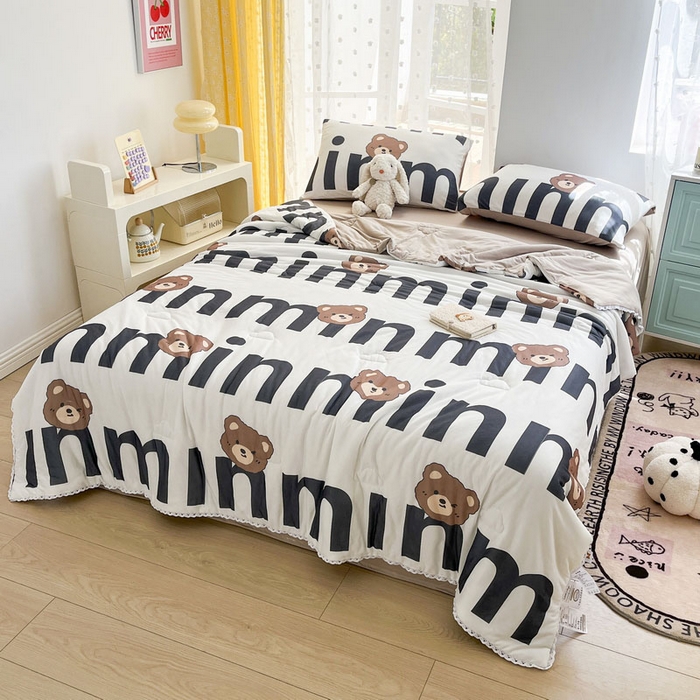 91家纺网 家纺一手货源 找家纺 默忆 2026新款A类母婴级针织棉大豆云朵被子被芯夏被空调被春秋冬被四季被 字母熊