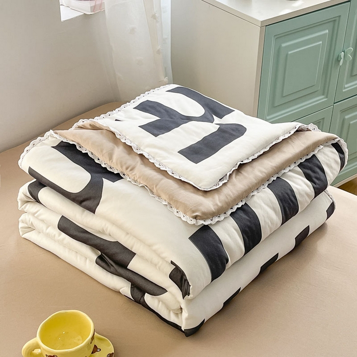 91家纺网 家纺一手货源 找家纺 默忆 2026新款A类母婴级针织棉大豆云朵被子被芯夏被空调被春秋冬被四季被 字母熊