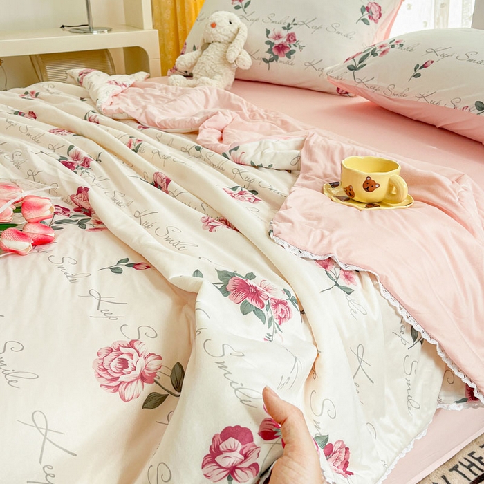 91家纺网 家纺一手货源 找家纺 默忆 2026新款A类母婴级针织棉大豆云朵被子被芯夏被空调被春秋冬被四季被 花语