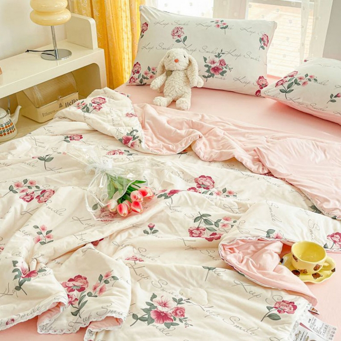 91家纺网 家纺一手货源 找家纺 默忆 2026新款A类母婴级针织棉大豆云朵被子被芯夏被空调被春秋冬被四季被 花语