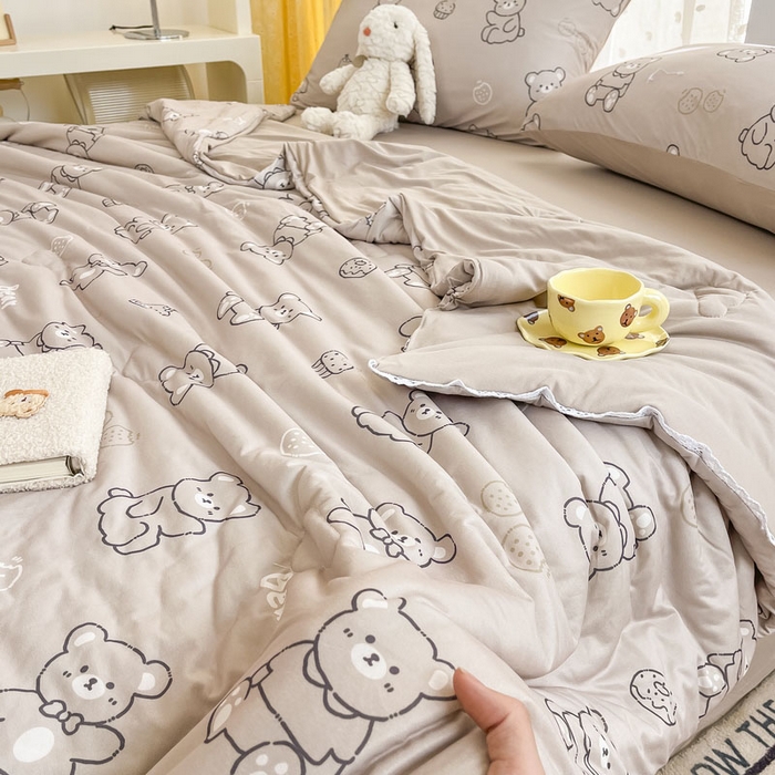 91家纺网 家纺一手货源 找家纺 默忆 2026新款A类母婴级针织棉大豆云朵被子被芯夏被空调被春秋冬被四季被 饼干熊