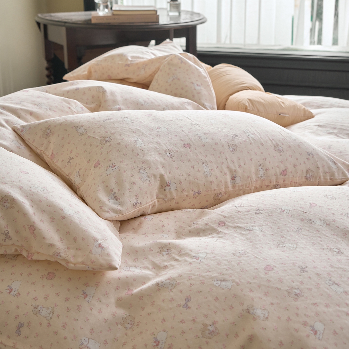 91家纺网 家纺一手货源 找家纺 洋铭区（原狠狠爱） 2026春季新款简约全棉 无边双层纱 四件套系列 比心兔兔