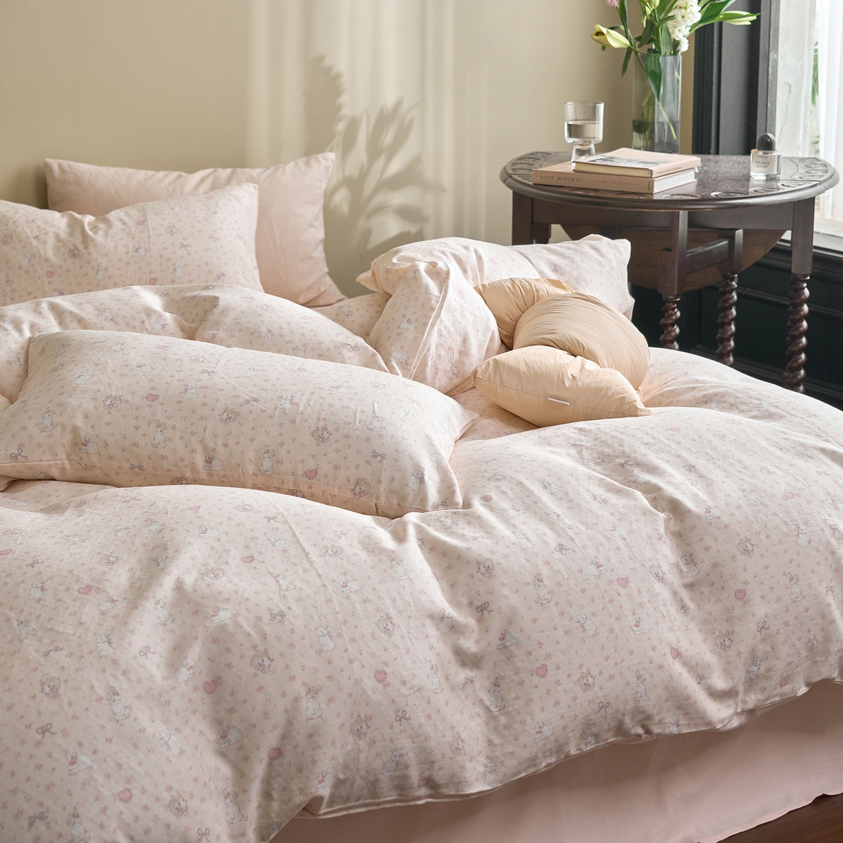 91家纺网 家纺一手货源 找家纺 洋铭区（原狠狠爱） 2026春季新款简约全棉 无边双层纱 四件套系列 比心兔兔