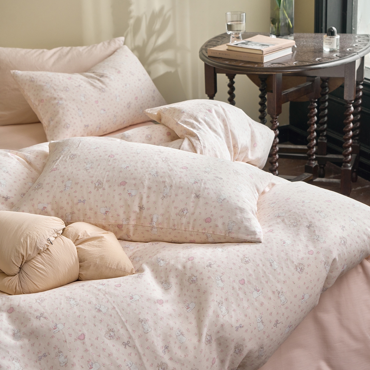 91家纺网 家纺一手货源 找家纺 洋铭区（原狠狠爱） 2026春季新款简约全棉 无边双层纱 四件套系列 比心兔兔