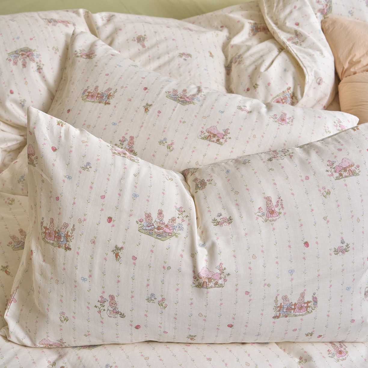 91家纺网 家纺一手货源 找家纺 洋铭区（原狠狠爱） 2026春季新款简约全棉 无边双层纱 四件套系列 采花小兔