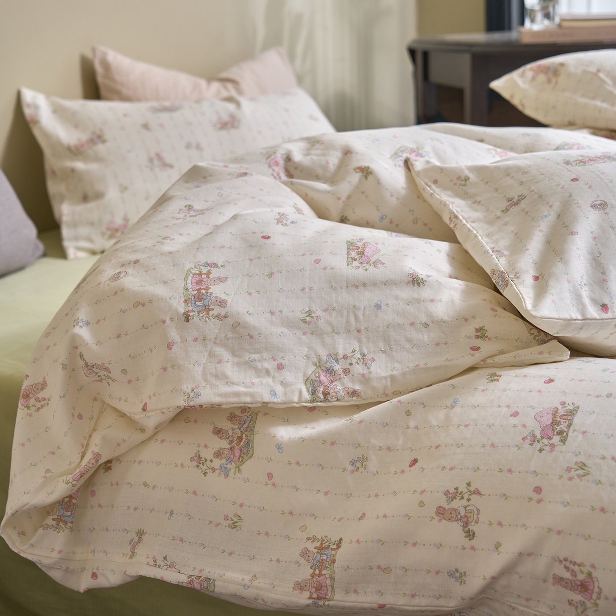 91家纺网 家纺一手货源 找家纺 洋铭区（原狠狠爱） 2026春季新款简约全棉 无边双层纱 四件套系列 采花小兔