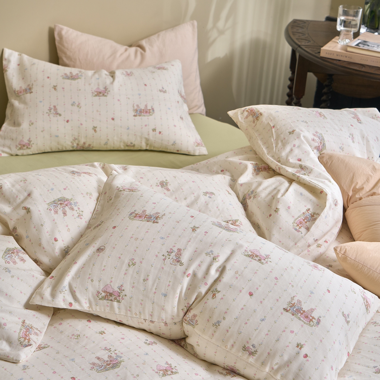 91家纺网 家纺一手货源 找家纺 洋铭区（原狠狠爱） 2026春季新款简约全棉 无边双层纱 四件套系列 采花小兔