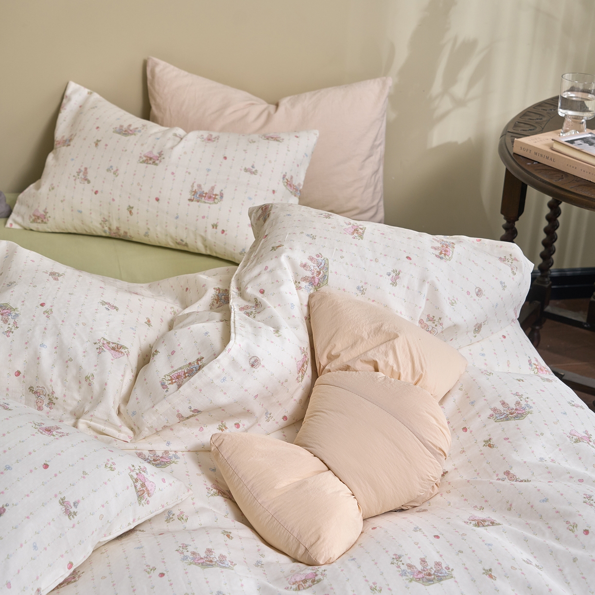 91家纺网 家纺一手货源 找家纺 洋铭区（原狠狠爱） 2026春季新款简约全棉 无边双层纱 四件套系列 采花小兔