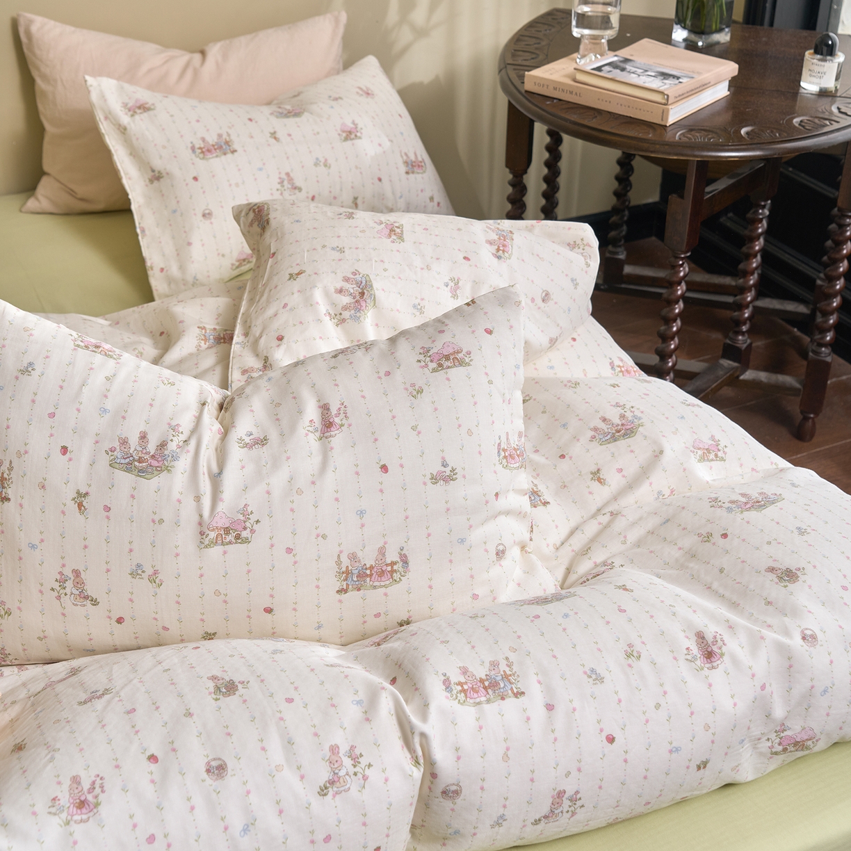 91家纺网 家纺一手货源 找家纺 洋铭区（原狠狠爱） 2026春季新款简约全棉 无边双层纱 四件套系列 采花小兔