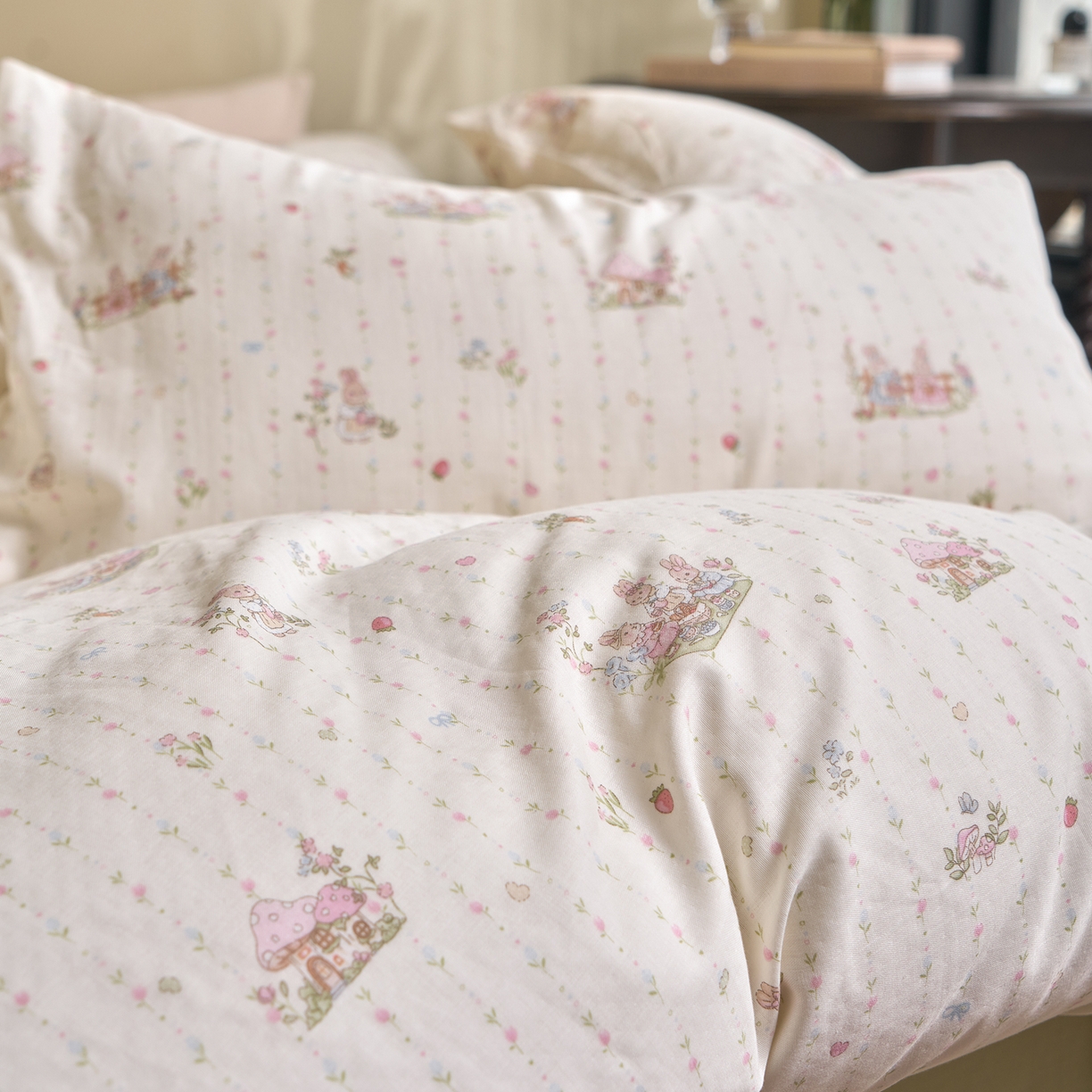 91家纺网 家纺一手货源 找家纺 洋铭区（原狠狠爱） 2026春季新款简约全棉 无边双层纱 四件套系列 采花小兔