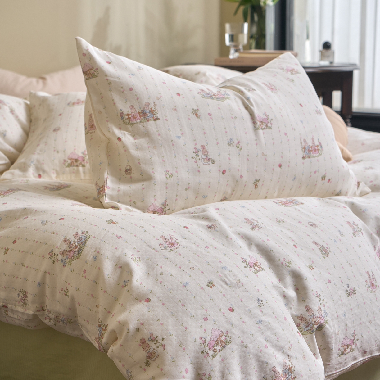 91家纺网 家纺一手货源 找家纺 洋铭区（原狠狠爱） 2026春季新款简约全棉 无边双层纱 四件套系列 采花小兔