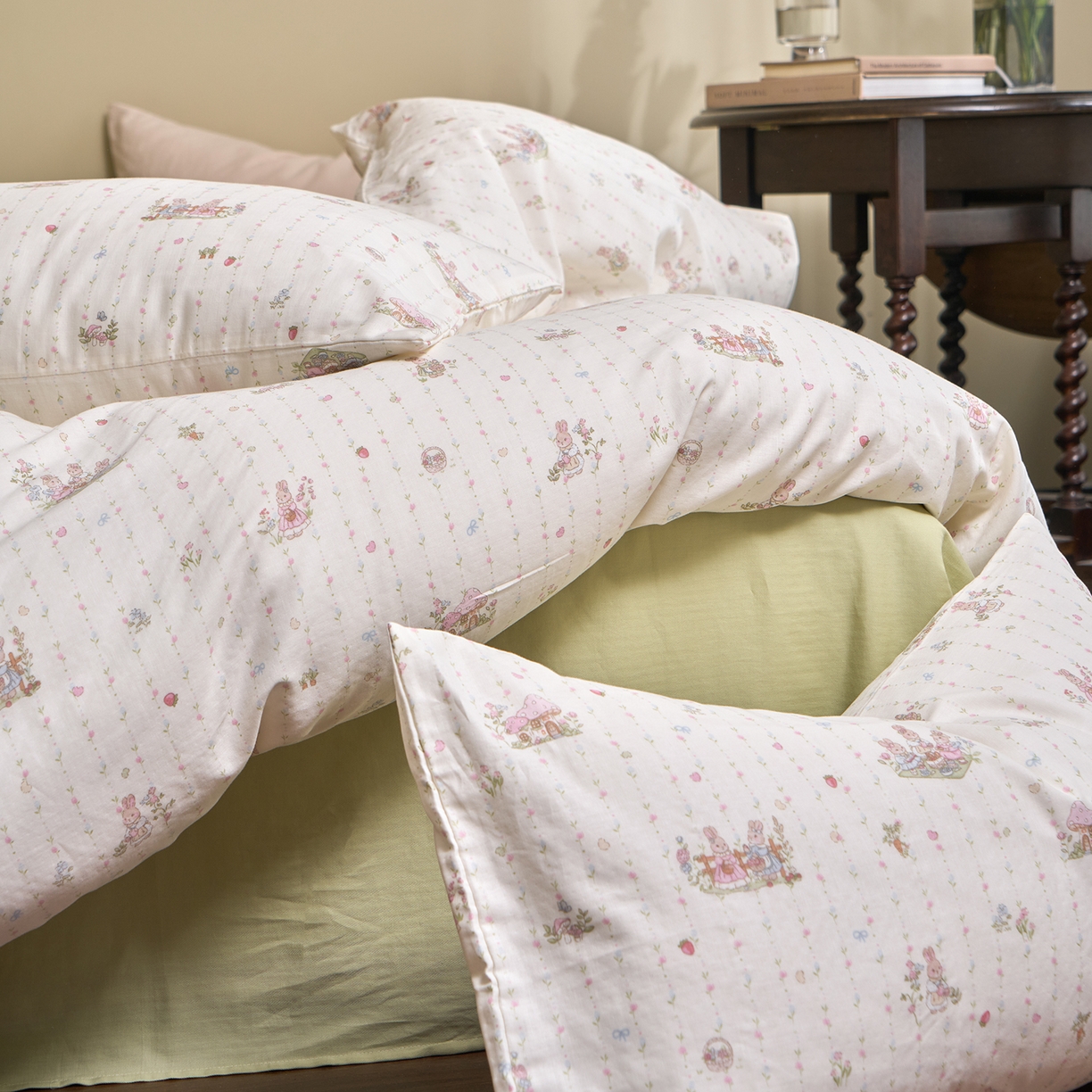 91家纺网 家纺一手货源 找家纺 洋铭区（原狠狠爱） 2026春季新款简约全棉 无边双层纱 四件套系列 采花小兔