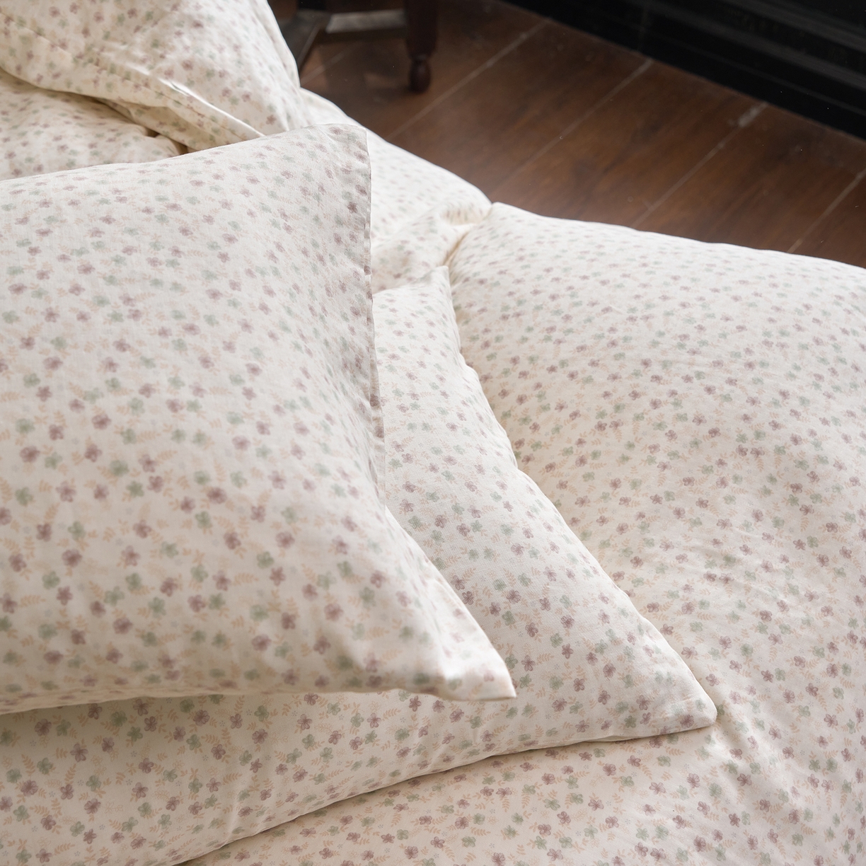 91家纺网 家纺一手货源 找家纺 洋铭区（原狠狠爱） 2026春季新款简约全棉 无边双层纱 四件套系列 春色绿意