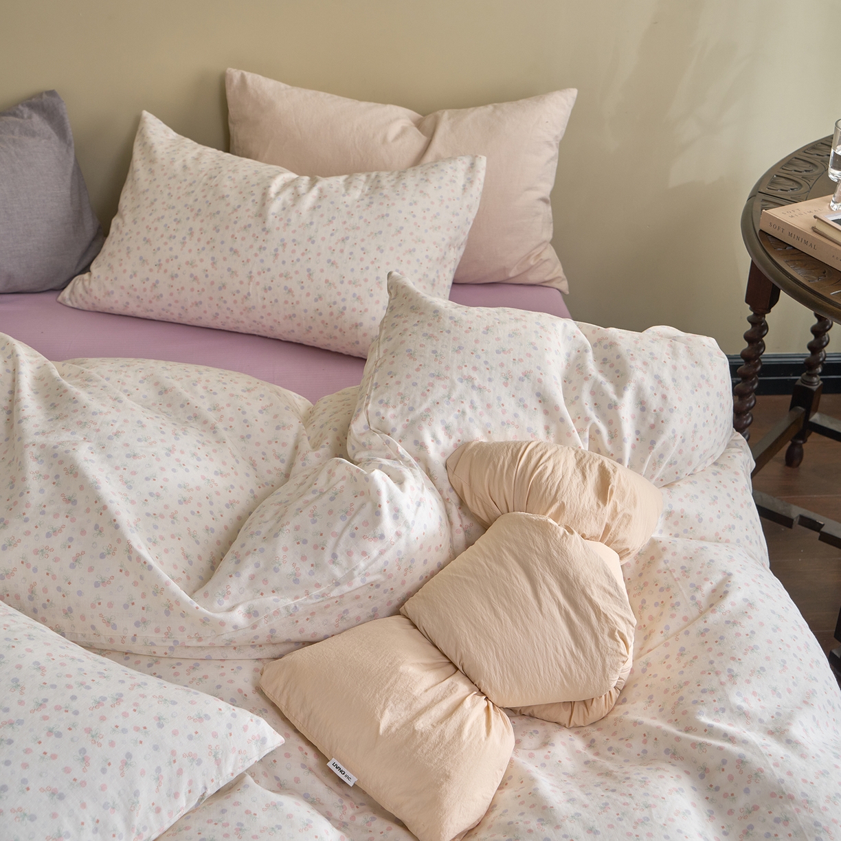 91家纺网 家纺一手货源 找家纺 洋铭区（原狠狠爱） 2026春季新款简约全棉 无边双层纱 四件套系列 多多小草莓